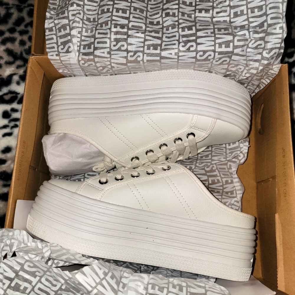 ❄STEVE MADDEN BRIDGET PLATFORM LEATHER SLIDES❄